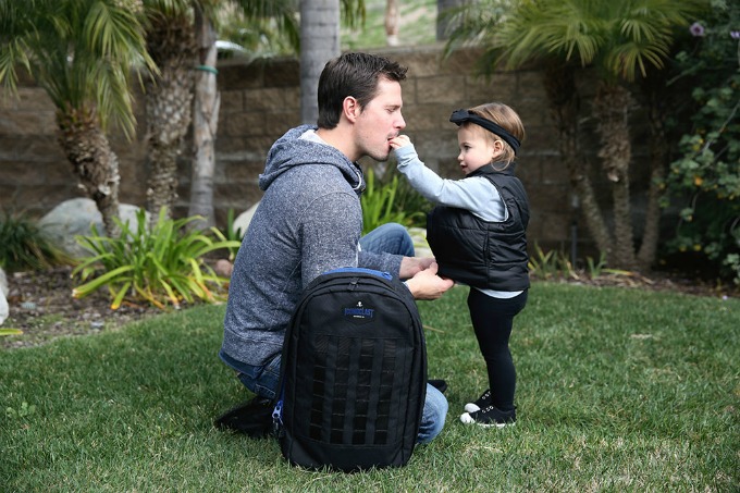 The Iconoclast Dad Bag truly brings masculine style, and functionality to the modern dad. Its specifically designed by a modern dad for modern dads, no diaper bag on the market can compete with its masculine style, or functionality.