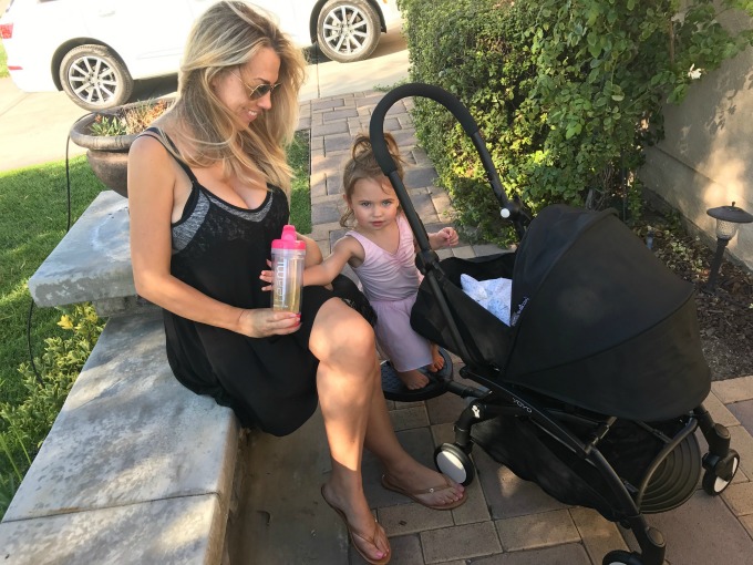 BABYZEN YOYO+ Stroller Review | I have the 0+ model, and I couldn’t be happier with it. It’s super easy to transport and it’s lightweight, which is great for when I’m running around with the kids all day.