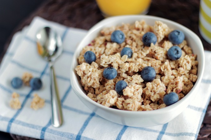 Hidden Veggie Oatmeal with blueberries and granola