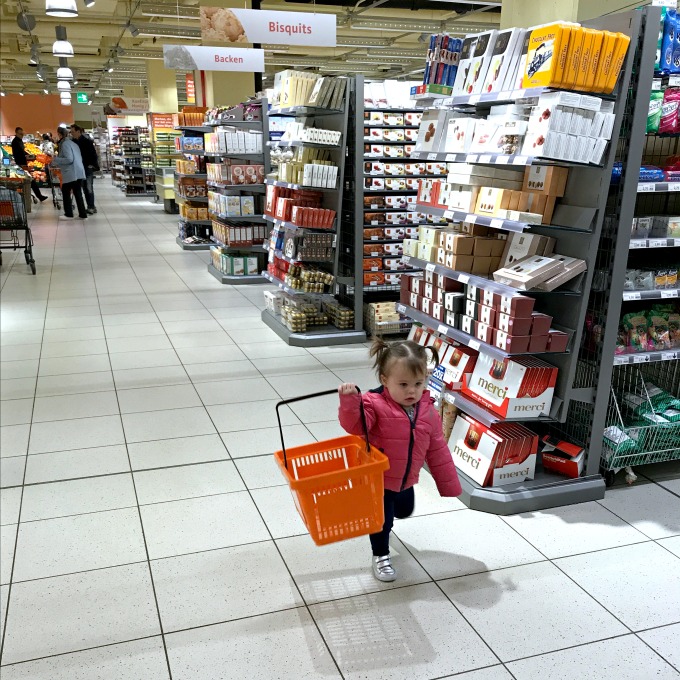 child in grocery store