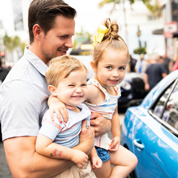 siblings smiling with dad