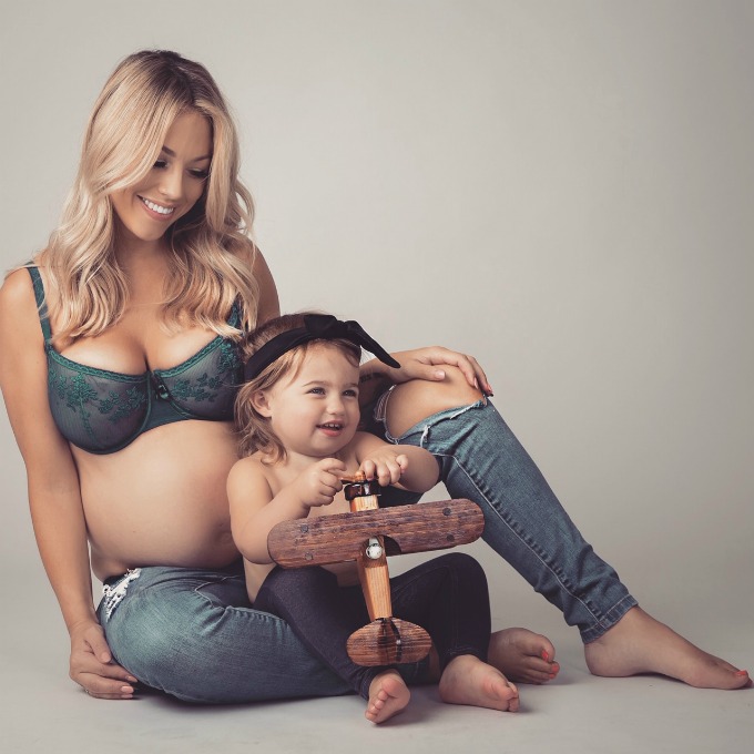 What is best time for Maternity Photoshoot Session? – Maternity