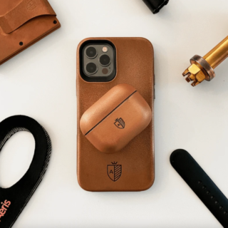 Alloi phone case and airpod holder.